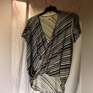 Fighting eel woman’s top
